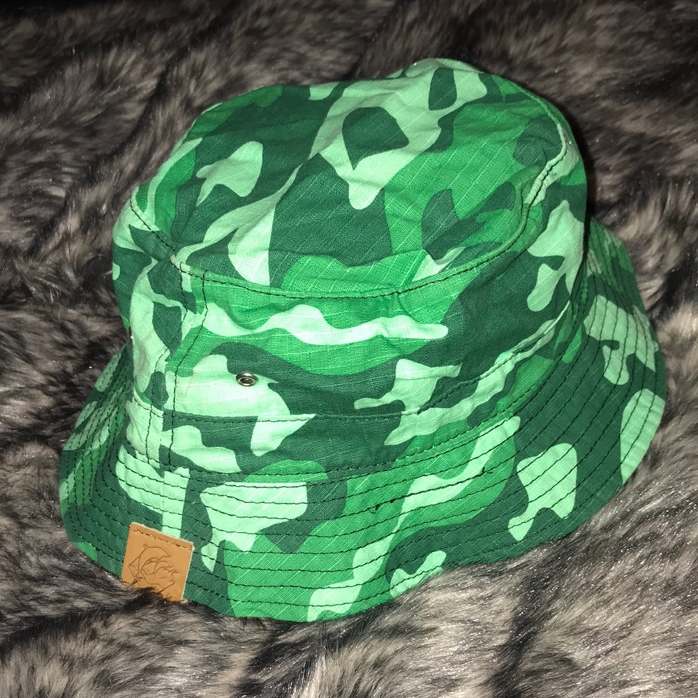 “Pink dolphin” green camo bucket hat